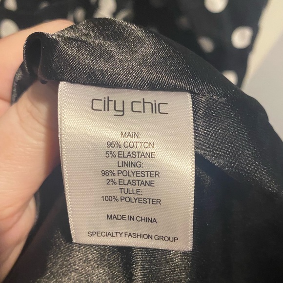 Retro Polka Dot V-neck dress (Size 22) - Picture 5 of 8